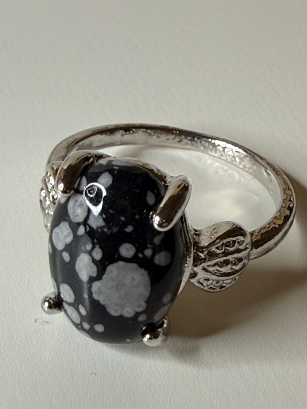 Silver tone and Black faux snowflake obsidian style fashion Ring Sz 7.5